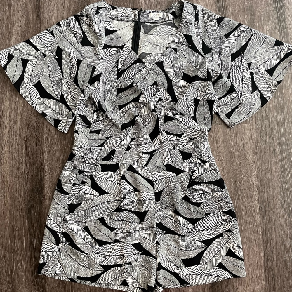 Loft black & white Romper - size 6